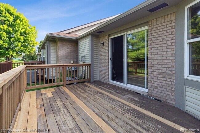 Building Photo - 22837 Woodcreek Dr