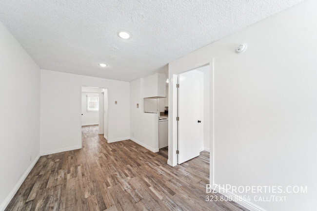 Building Photo - 7076 Lanewood Ave