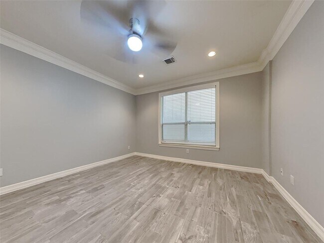 Building Photo - 839 Rosine St