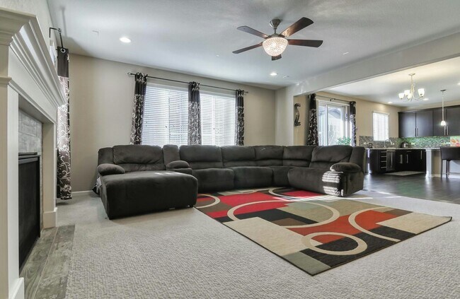 Building Photo - 13897 Ashgrove Cir