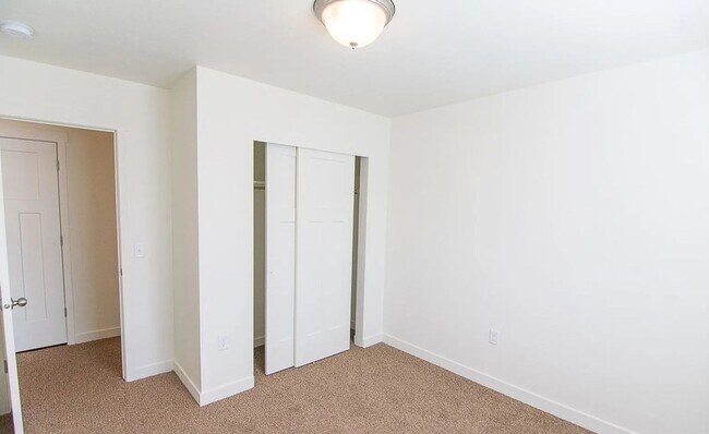 Building Photo - 795 E 500 S