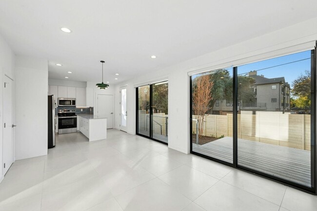 Building Photo - Three 3X3 stand alone townhomes in West Campus!