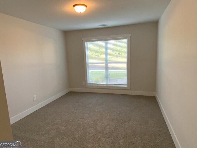 Building Photo - 117 Lake Meadows Dr