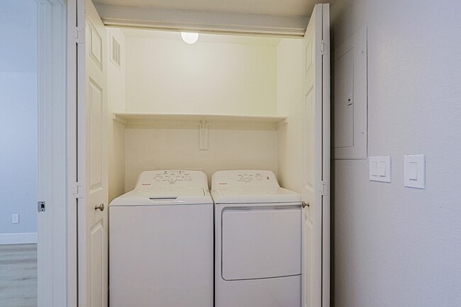 Building Photo - Palo Brea