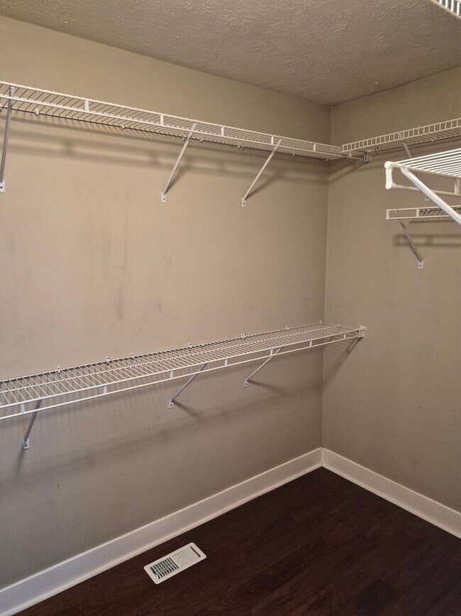 Building Photo - 79 Rogue River View Dr NE