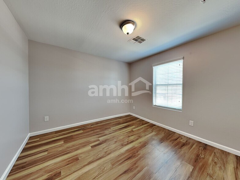 Building Photo - 20728 W Thomas Rd