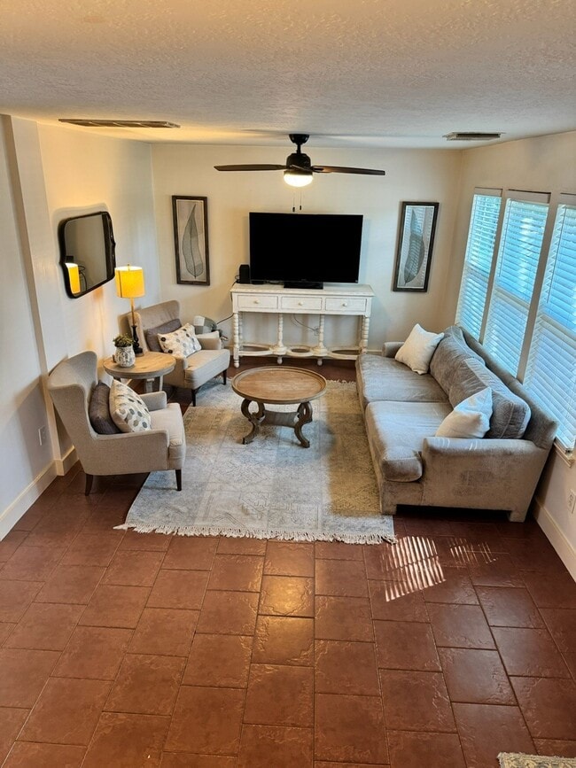 Building Photo - 6118 Spruce Bough Ct