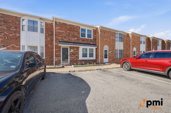 Building Photo - 2 PRIMARY BEDROOMS, LIVING ROOM AND DINING, PETS ALLOWED