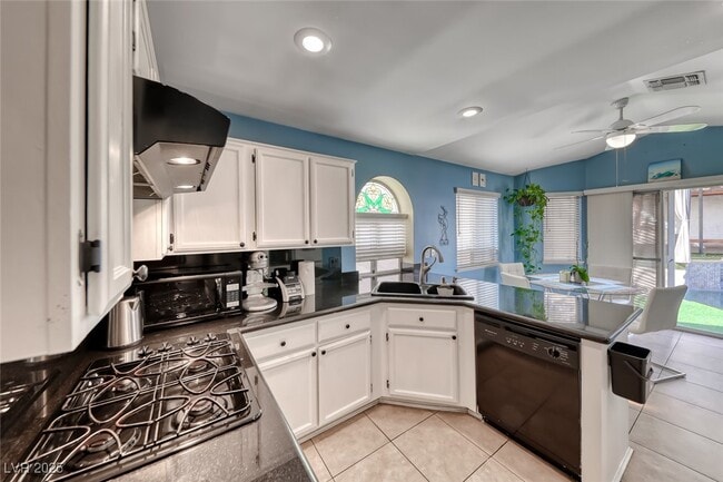 Building Photo - 9832 Cactus View Ave