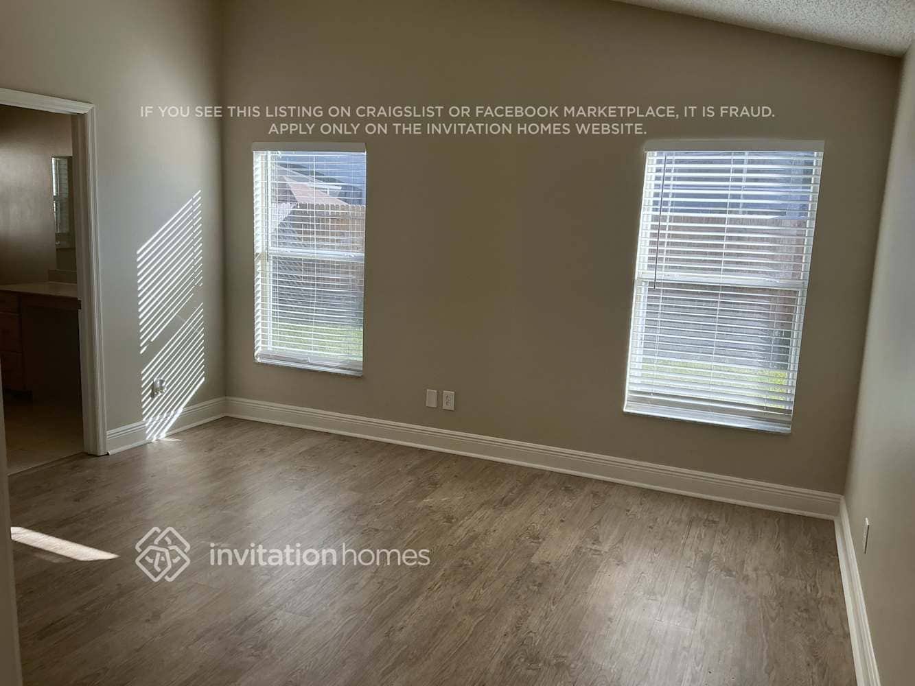 Building Photo - 1718 Snaresbrook Way