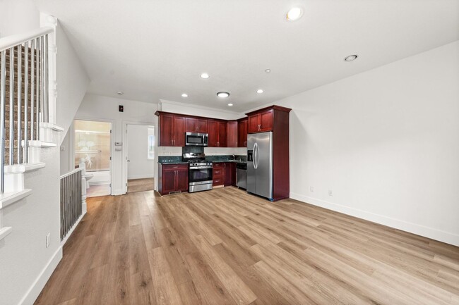 Building Photo - Charming 2bd, 2bth with loft - Hayward's C...