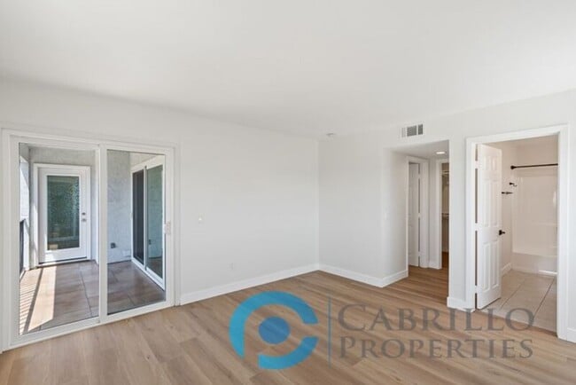 Building Photo - 526 11th St