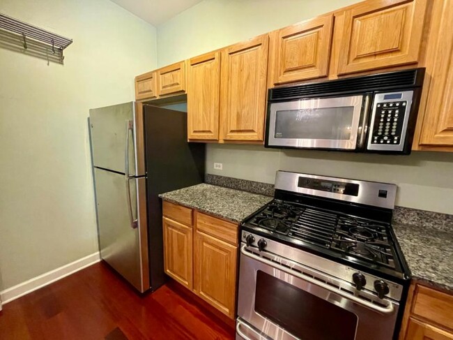 Building Photo - 2 bedroom in CHICAGO IL 60647