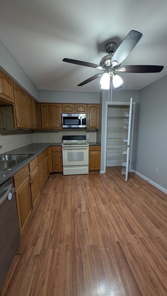 Building Photo - 1408 Summertree Springs Ave