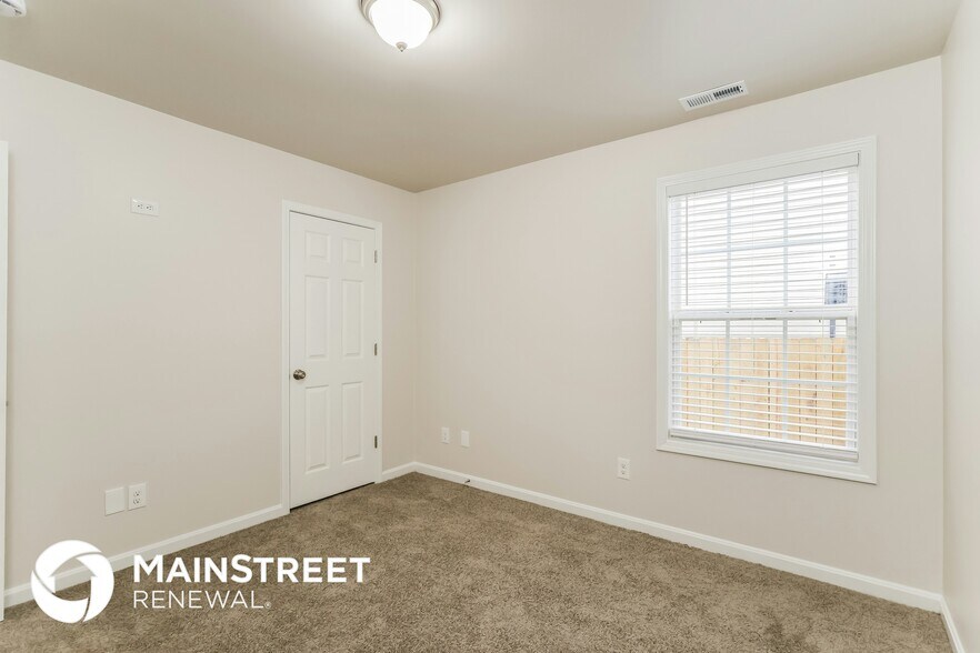 Building Photo - 11601 Top Walnut Loop