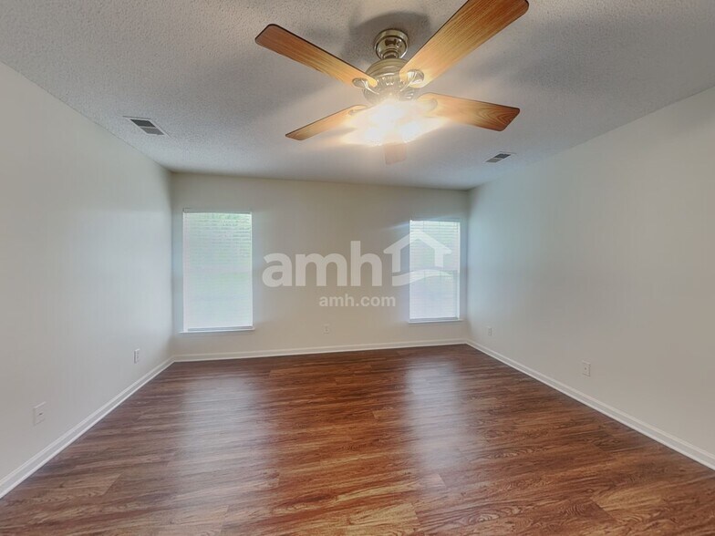 Building Photo - 1065 Meadowbrook Ln SW