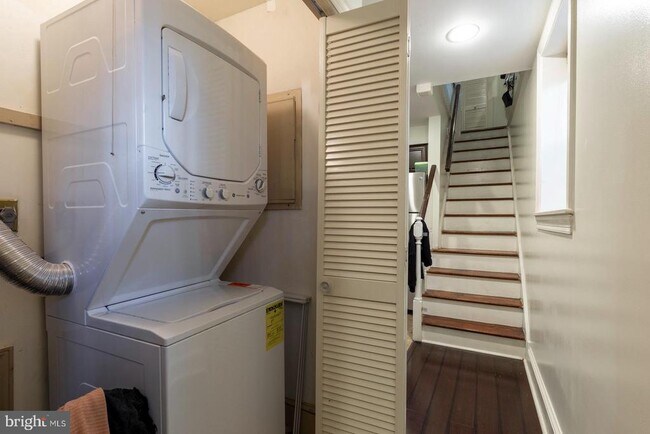 Building Photo - 1631 Green St