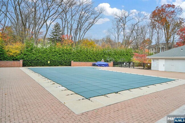 Building Photo - 353 Cottonwood Way