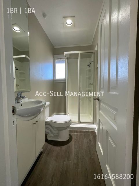 Building Photo - 1003 Bridge St NW