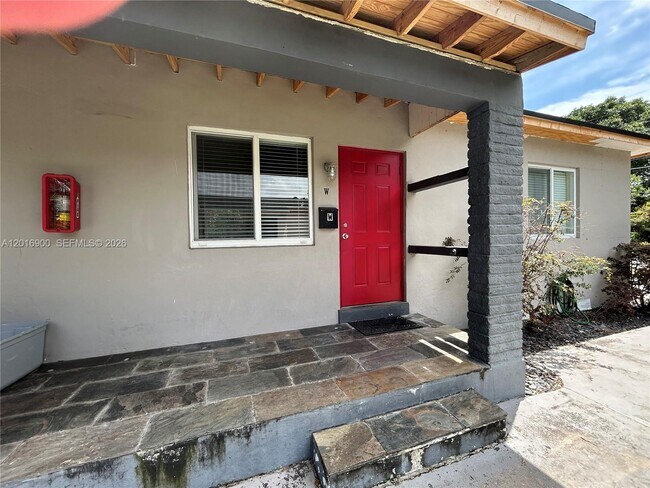 Building Photo - 2843 SW 37th Ct