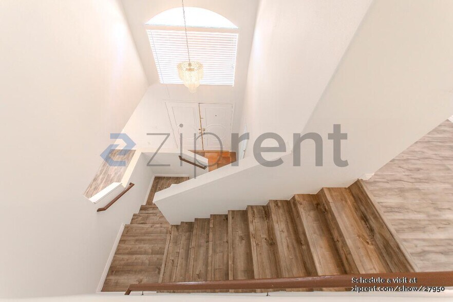 Building Photo - 1360 S White Ave