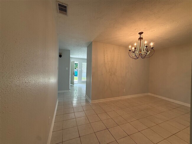 Building Photo - 9503 Homeland Dr