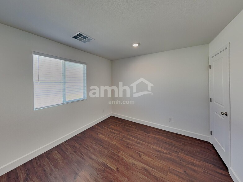 Building Photo - 132 Charmante Tulip Ln