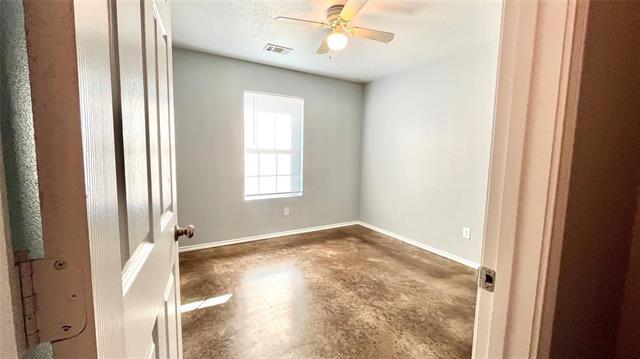 Building Photo - 905 W 7th St