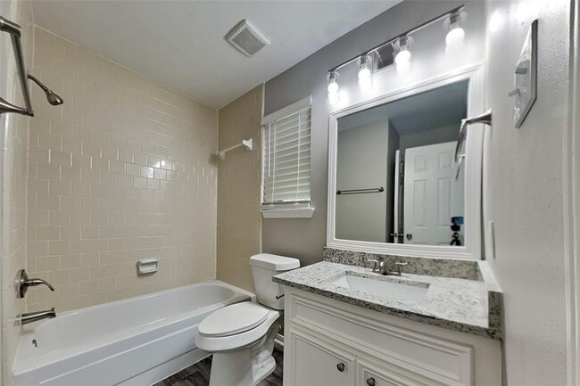 Building Photo - 719 Fernglade Dr