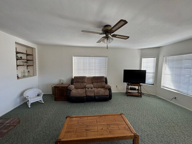 Building Photo - 2834