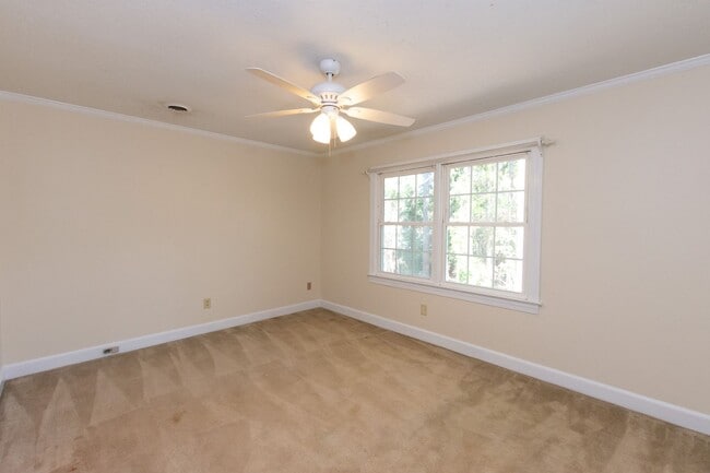 Building Photo - 2 WEEKS OF FREE RENT