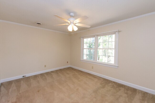 Building Photo - $300 off the first month's rent on a 12 month approved lease