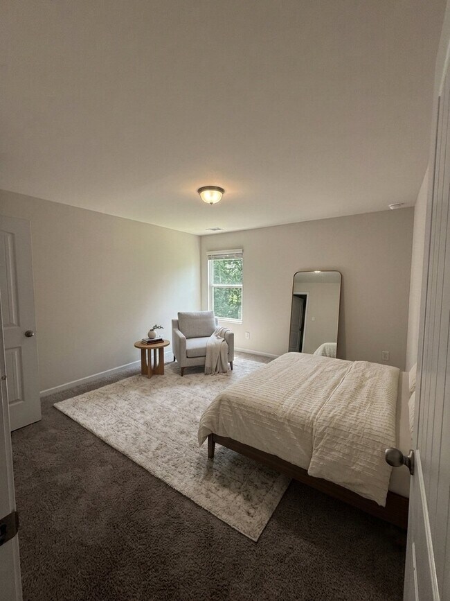 Building Photo - 79 Pineview Dr