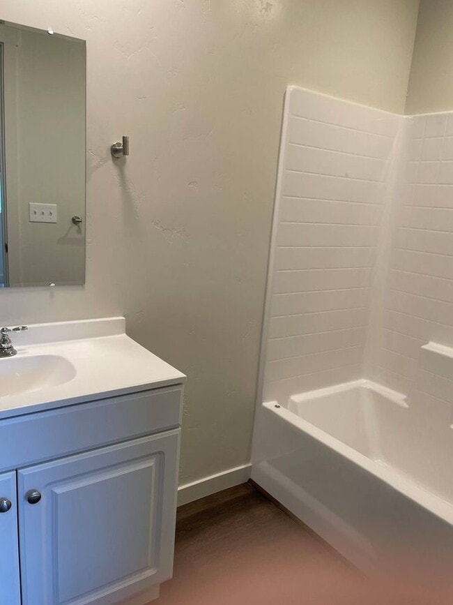 Building Photo - 103 E Ravenna Ln