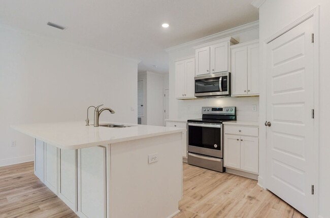 Building Photo - 4 Bedroom Home in Paradise Cove