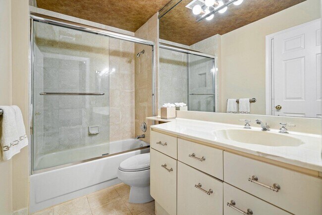 Building Photo - 5070 Lake Catalina Dr