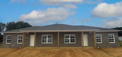 Building Photo - Recently Renovated 2 Bedroom 1 Bath Apartments for Rent!