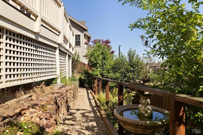 Building Photo - 43 Baywood Terrace