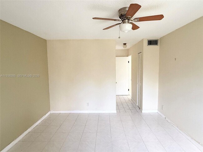 Building Photo - 300 NE 14th Ave