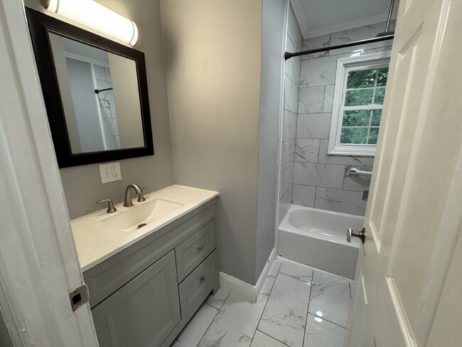 Building Photo - Updated home in Pendleton - Fenced in Yard (Pet Friendly)