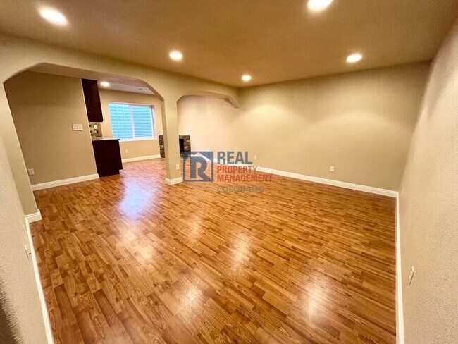 Building Photo - 10276 Deer Meadow Cir
