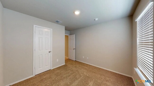 Building Photo - 9001 Flat Iron Dr