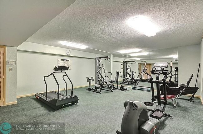 Building Photo - 525 N Ocean Blvd
