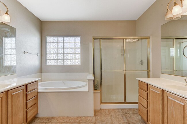 Building Photo - Summerlin Home - 3 Bedrooms + Small Loft +...