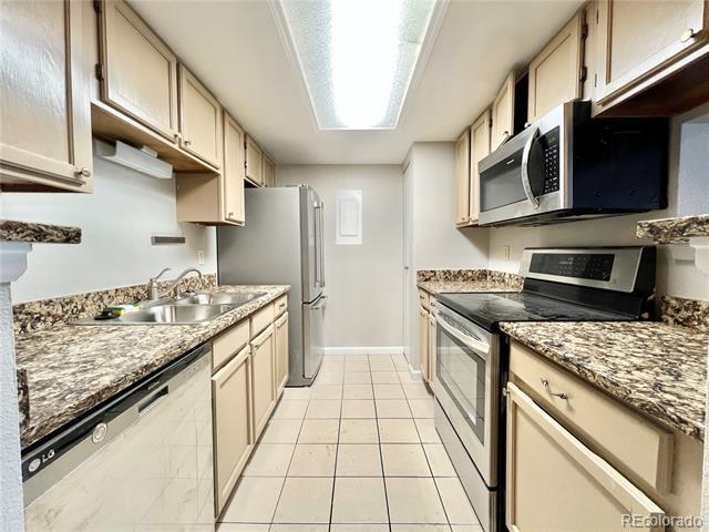 Building Photo - 8335 Fairmount Dr