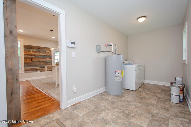 Building Photo - 6209 Applegate Ln
