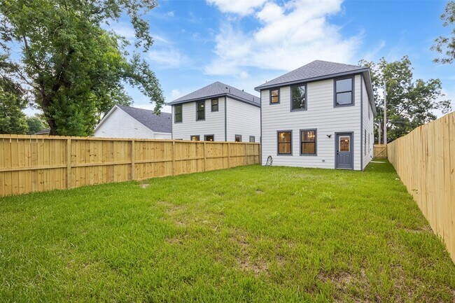 Building Photo - 882 Prosper St