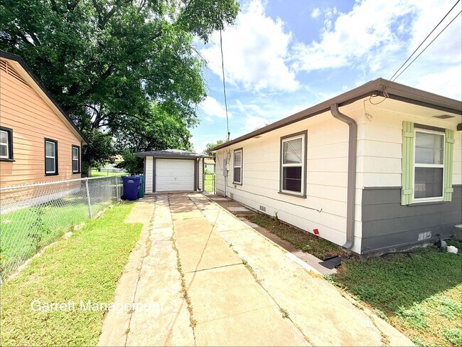 Building Photo - 403 Veterans Ave