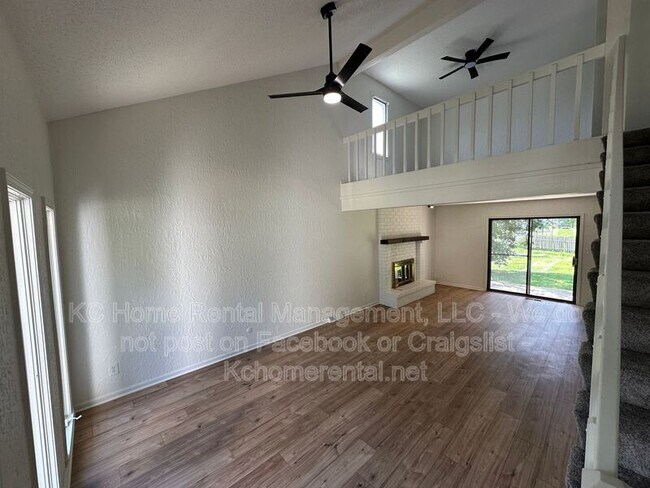 Building Photo - 3870 SW Harbor Dr