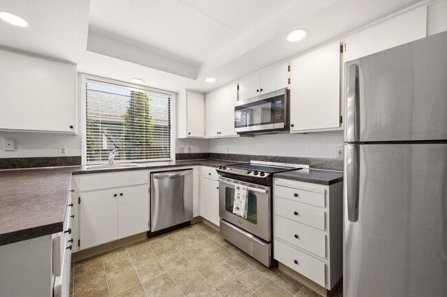 Building Photo - 17563 SW Granada Dr